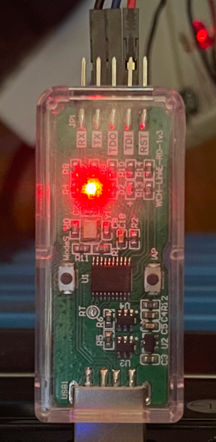 RISC-Vモードになると赤LEDのみ点灯